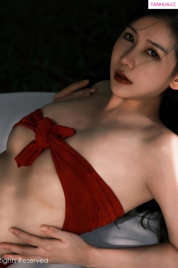 尹甜甜  [XiuRen]高清写真图 2023.04.23 No.6617 尹甜甜 万宁旅拍第19张图片